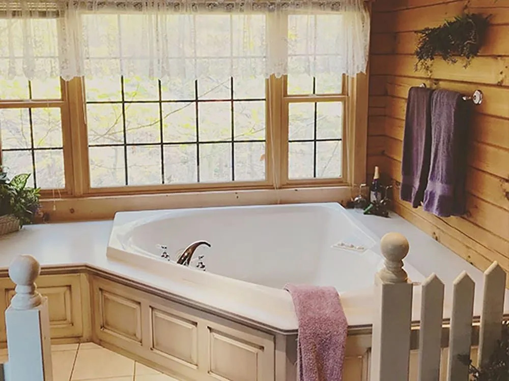 Cricket Hill Lodge & Cabins
