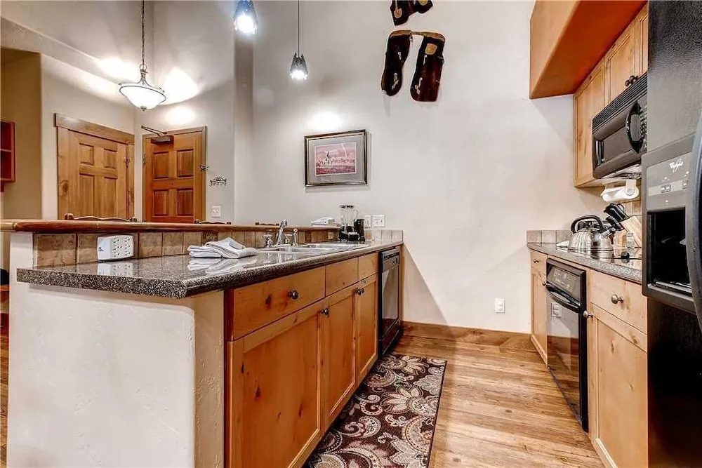 Tl2311 Great Views in This Beautiful Top Floor Home! - Winter Specials!