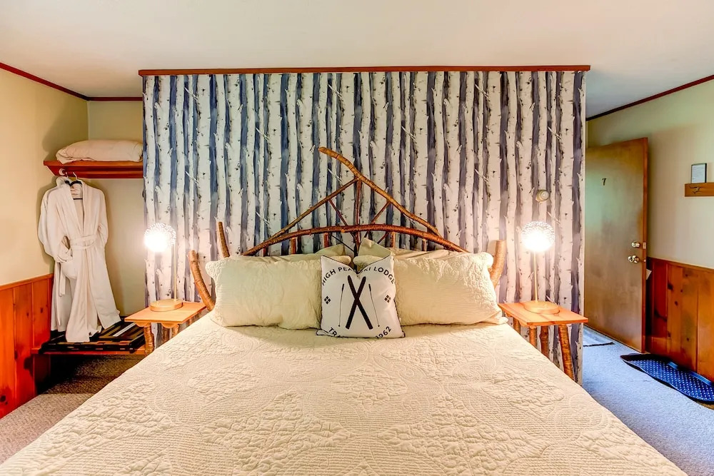 Timberholm Inn