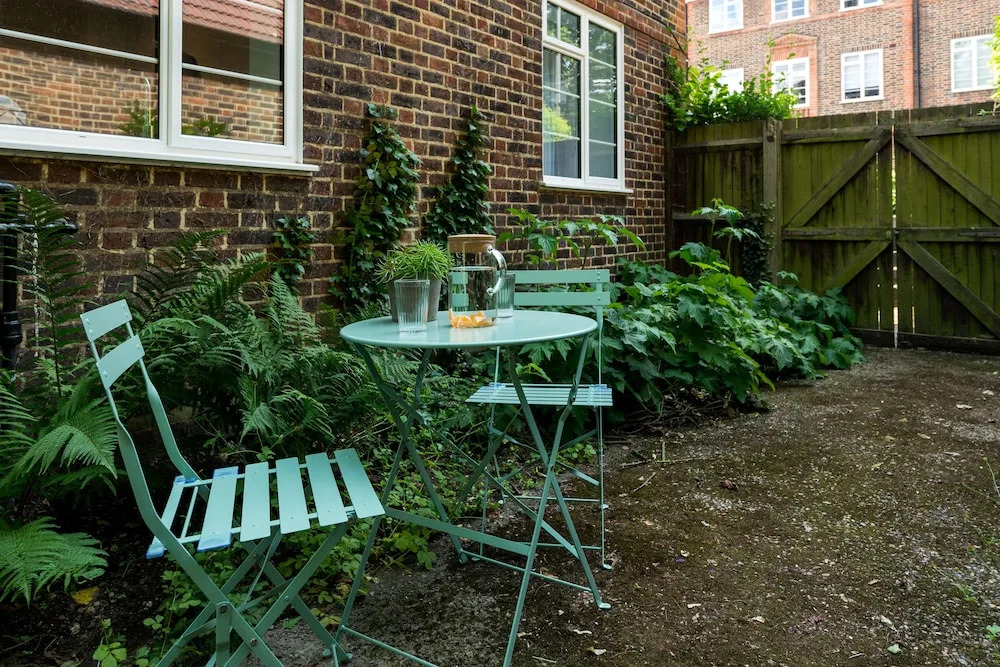 Sensational Southfields Home by King George's Park