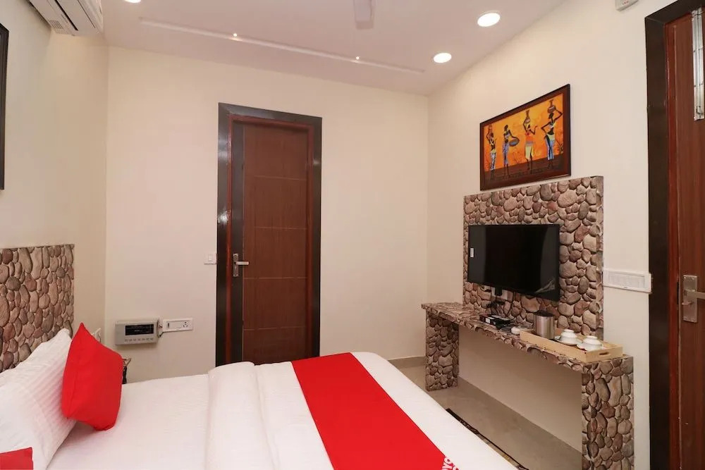 OYO 45940 Grand Imperial