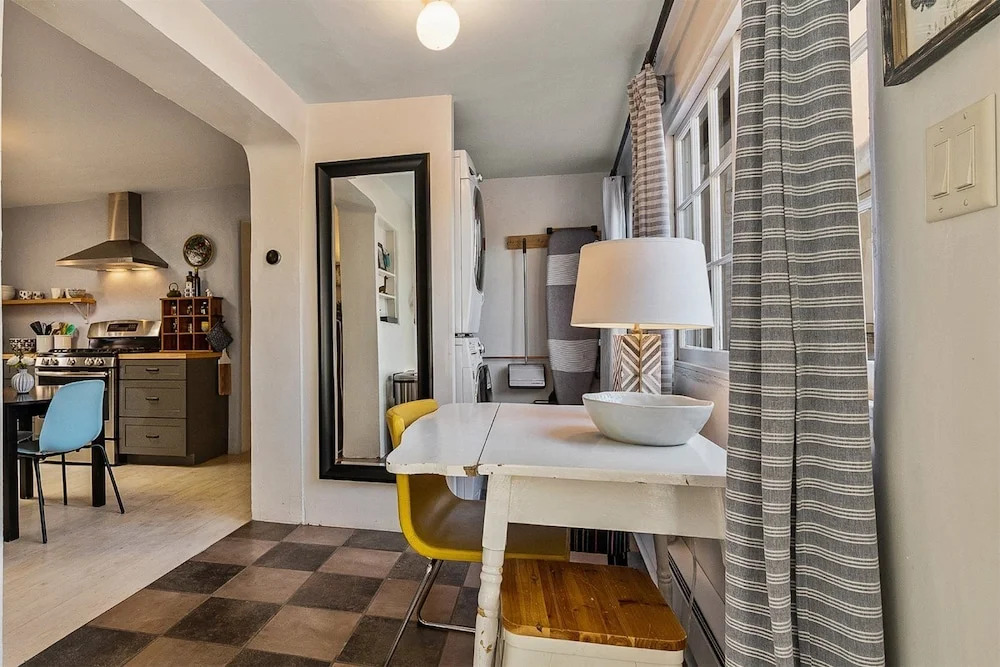 Artist Adobe - Blocks From The Plaza and Rail Yard, Southwestern Charm, Modern Touches