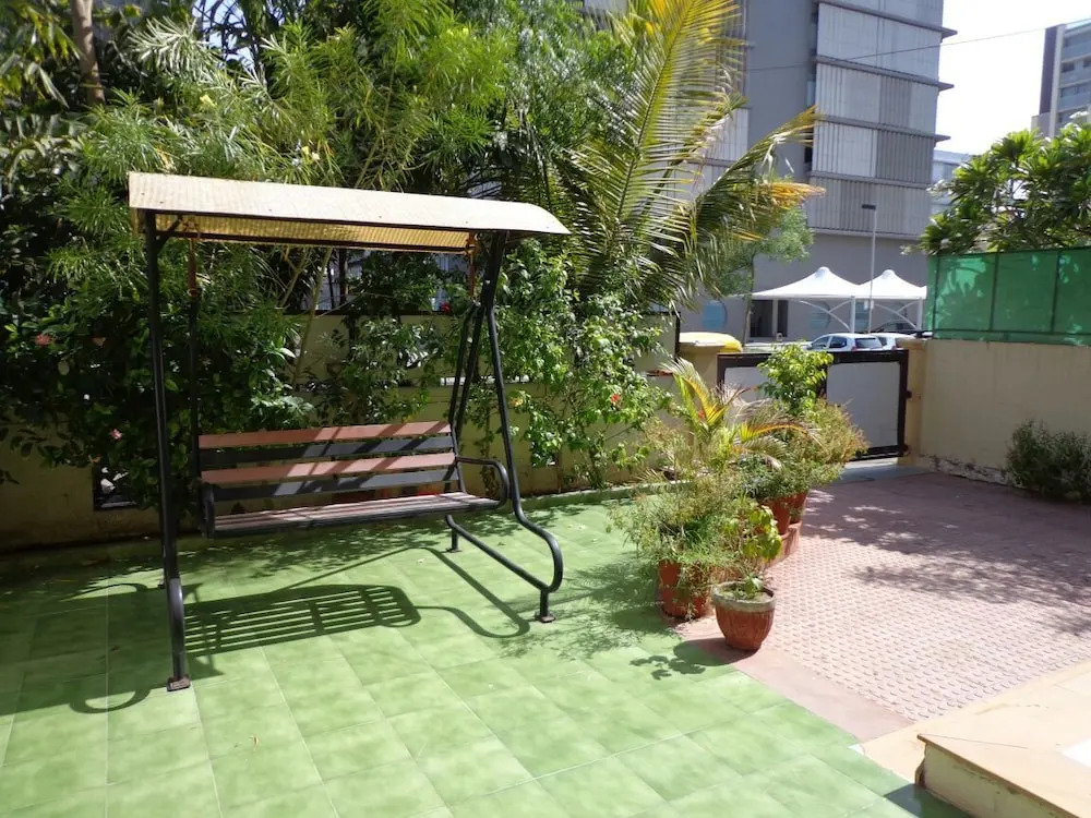 10 Blossoms Service Apartment