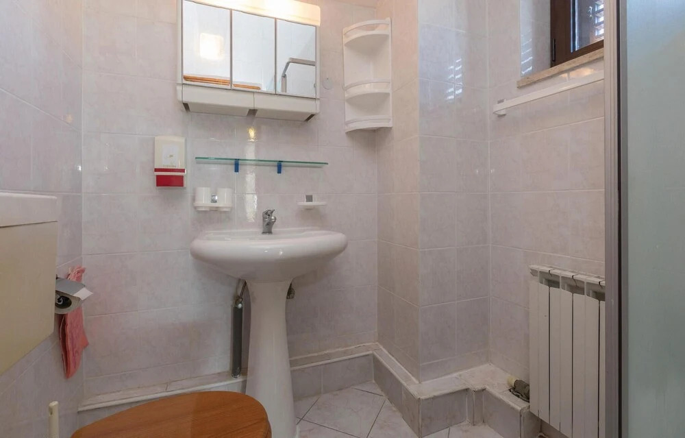 Beautiful Home in Zbandaj With Wifi and 2 Bedrooms