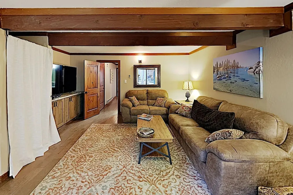 Brookside Townhome: 3 Beaches & Skiing Nearby townhouse
