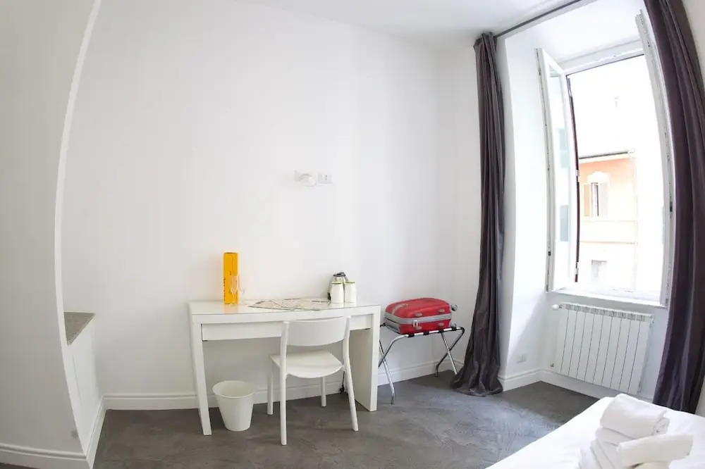 WE LOVE ROMA Guest House