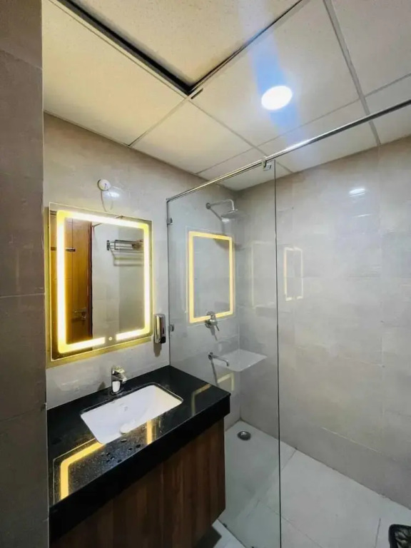 Omaxe Hazratganj Studios