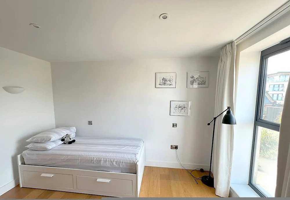 Beachfront Penthouse 4 Bedroom in Hythe