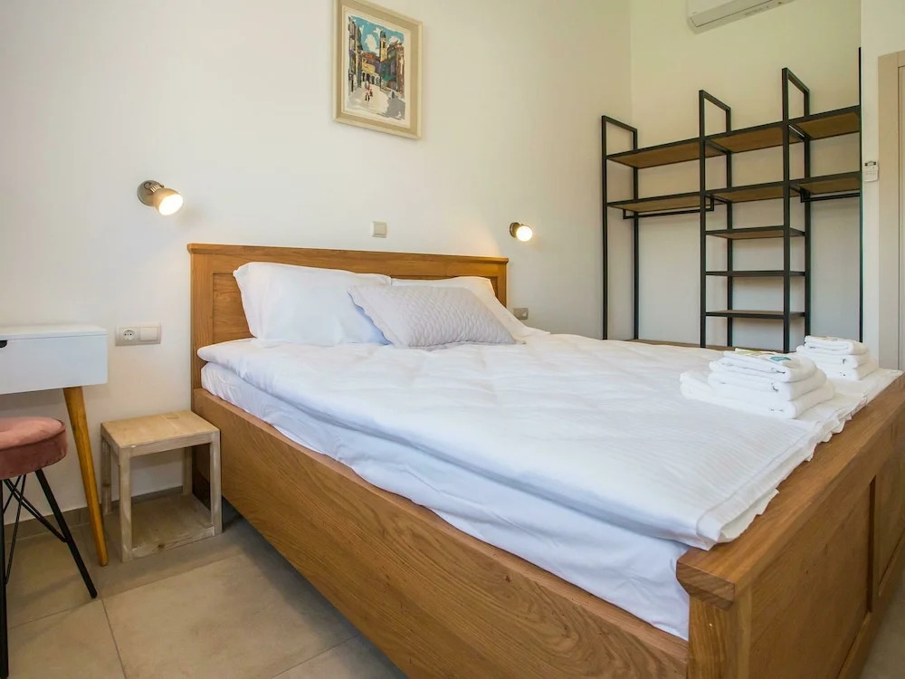 Modern and Well-kept Apartment Within Walking Distance of Restaurant and Beach Banjole
