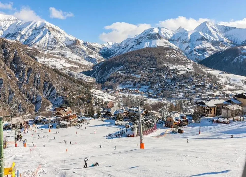 Studio in Allos With Stunning Mountain Views