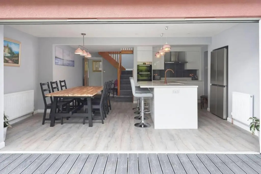 Spacious countryside 4 bedroom bungalow