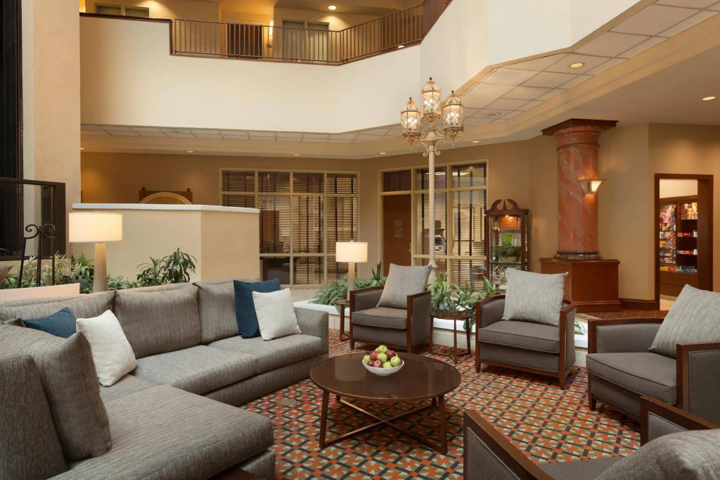 Отель Embassy Suites by Hilton Charleston