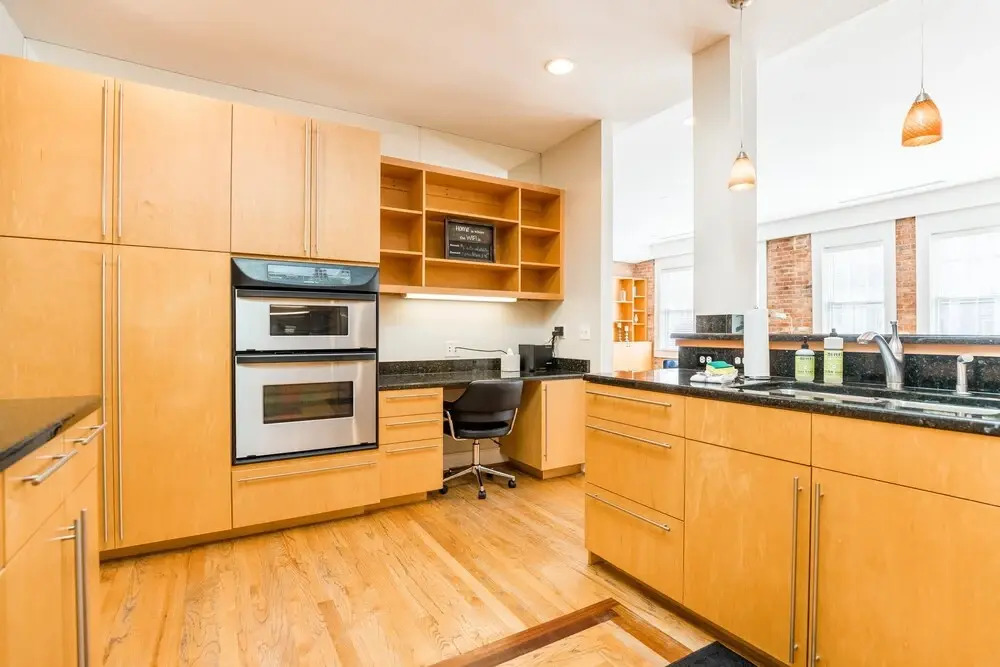 Red Door Apartment ~ 3-king Beds ~ Center Of D-twn