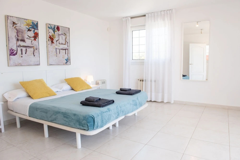 Villa in Playa den Bossa, 5 min SupermarketBBQ