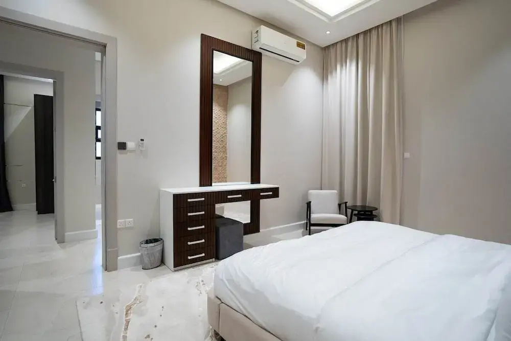 Three Bedroom Trendy Apartment in Qurtoba