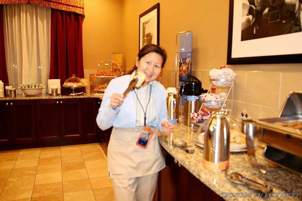 Hampton Inn & Suites by Hilton Edmonton International Airport