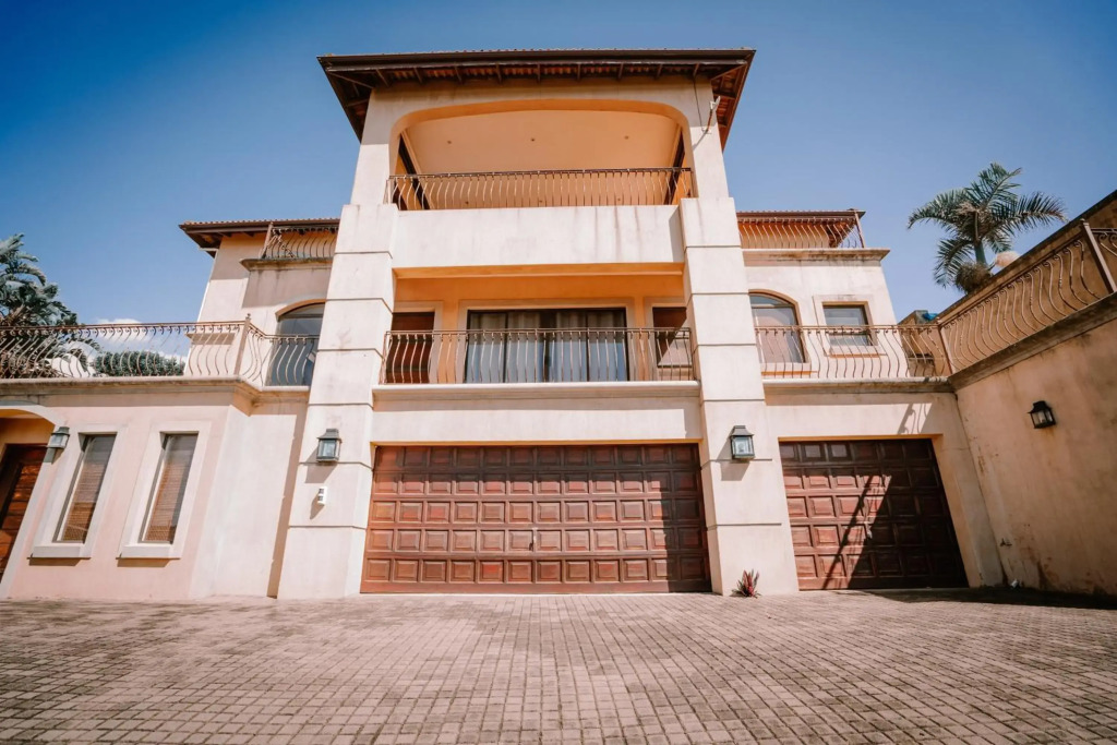6 Bedroom Tuscan Styled Home in Umdloti Beach