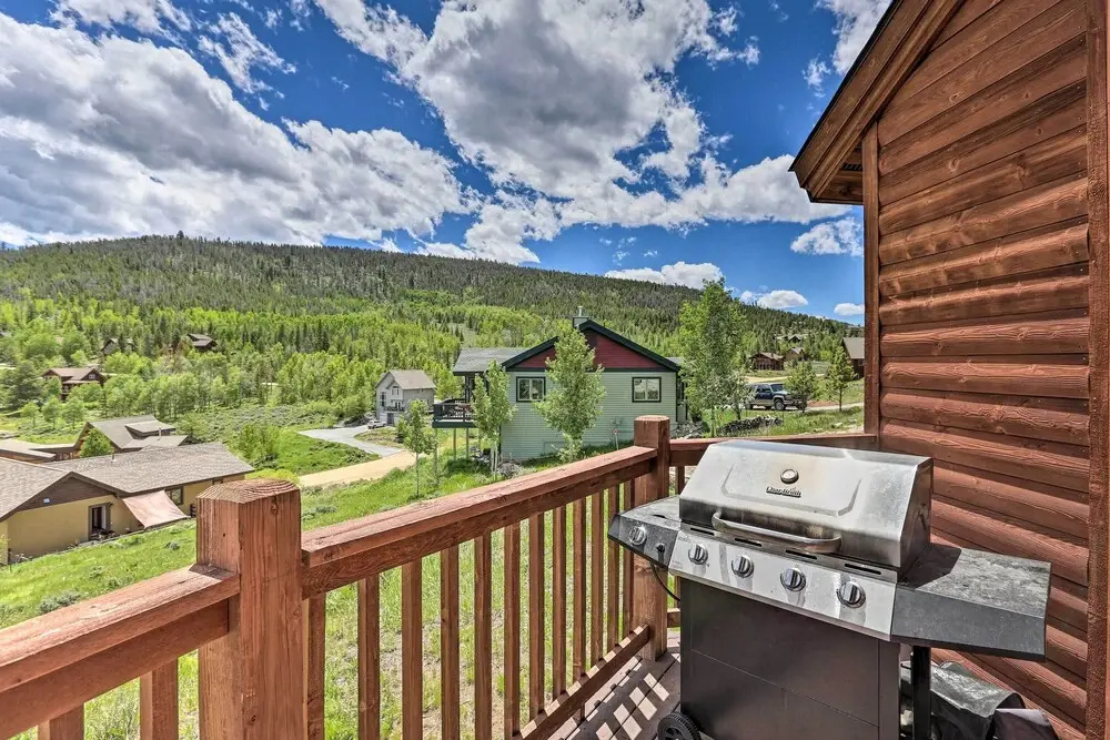 2 Mi to Granby Ranch: Granby Home w/ Hot Tub