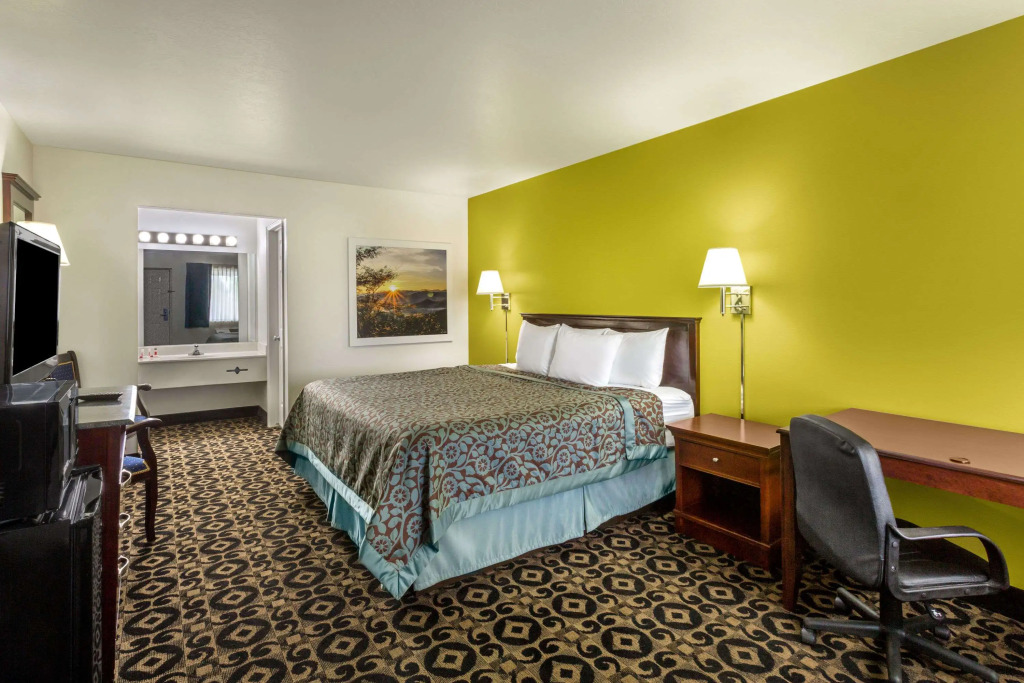 Days Inn by Wyndham Delta