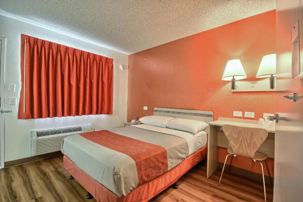 Motel 6 Fresno - Blackstone South