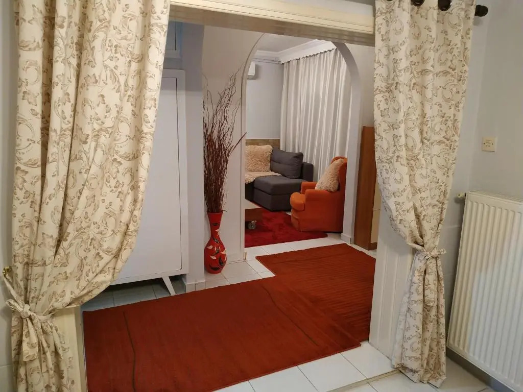Linda's house