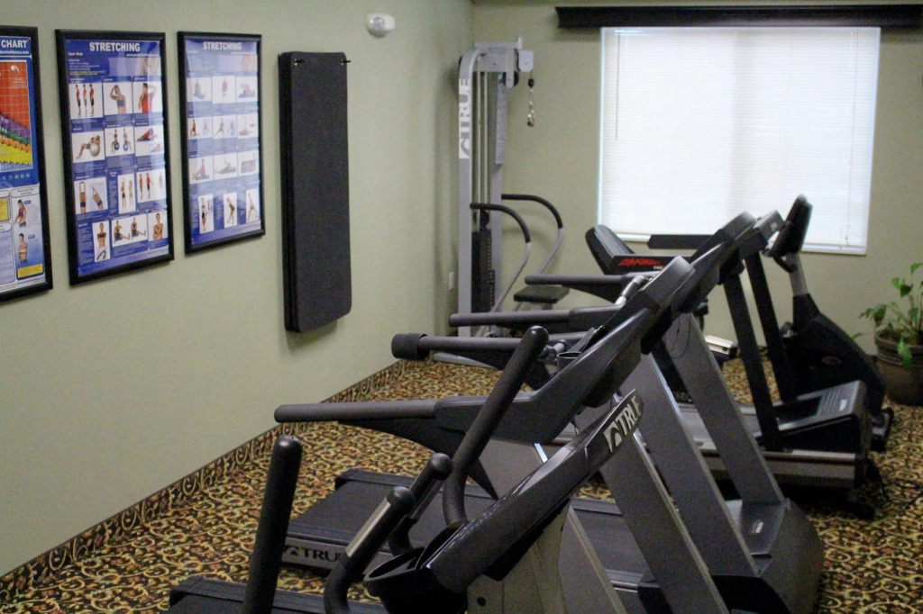 Expressway Suites Fargo