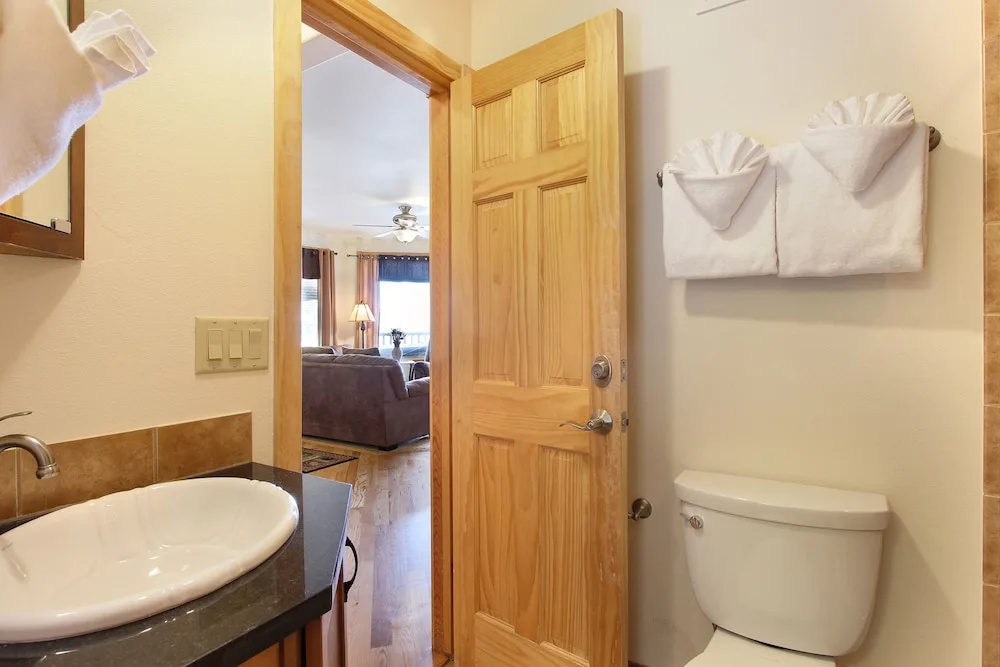 Chiefs Head Peak 21b 2 Bedroom Condo by RedAwning