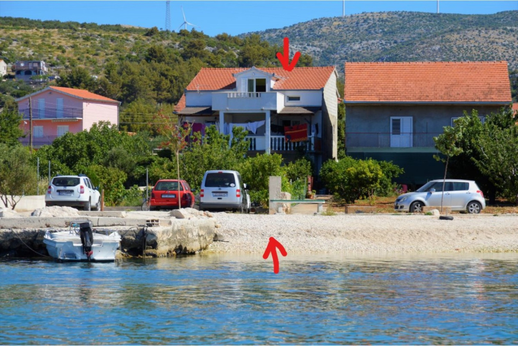 Apartment Anka - 50m from pebble beach: A1 Poljica (Marina), Riviera Trogir