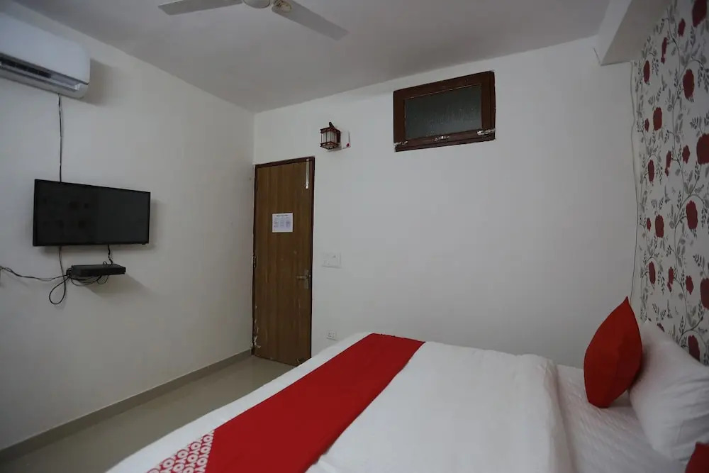Retreat Inn by OYO Rooms