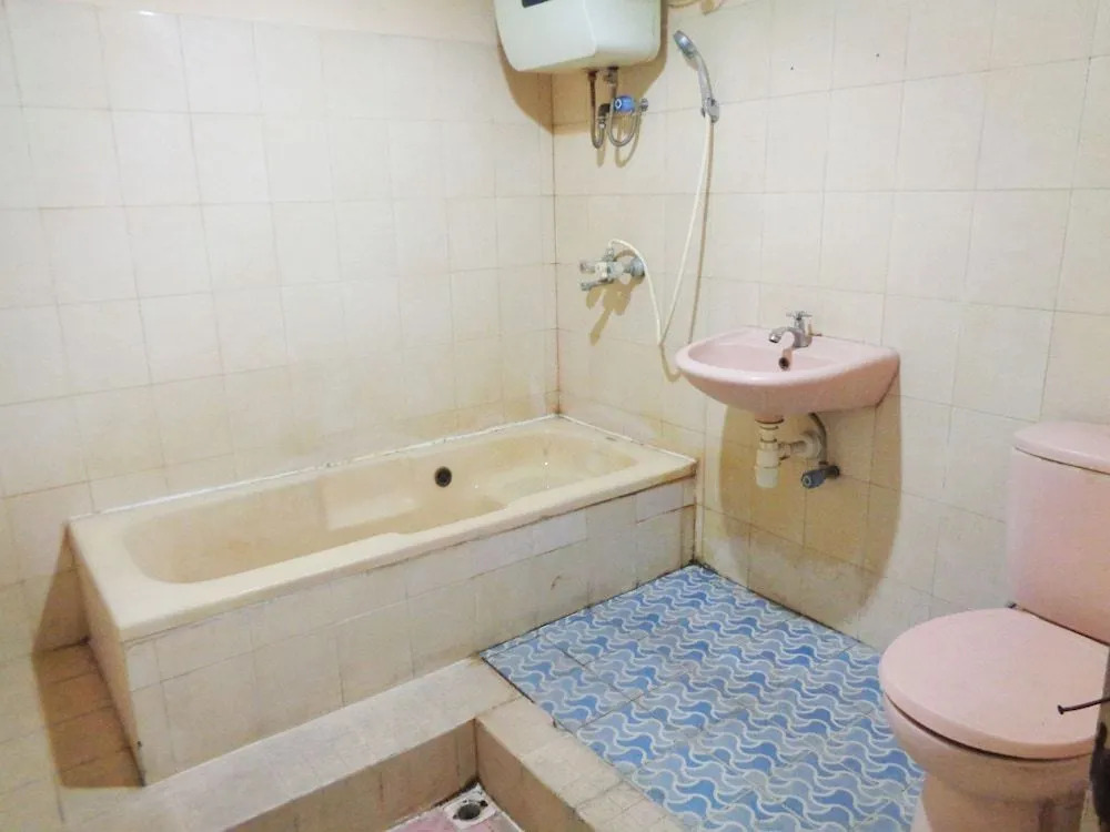OYO 2217 Galaxy Hotel