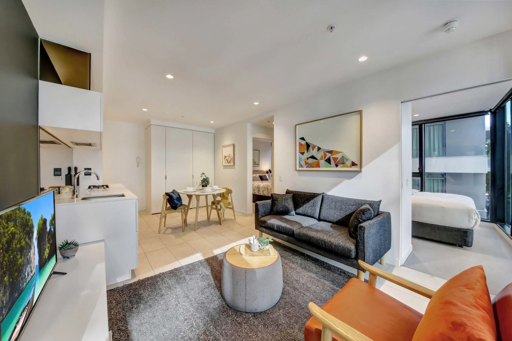 A Modern 2Br Apt Near Crown & Southern Cross