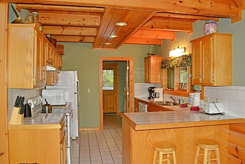 Mountain Tyme Lodge 5 Bedrooms 3 Bathrooms Cabin