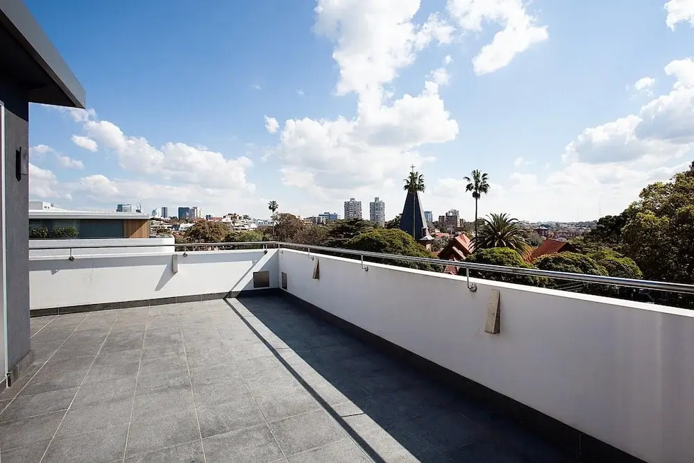 Perfect Located 2-bed With Spacious Balcony & BBQ