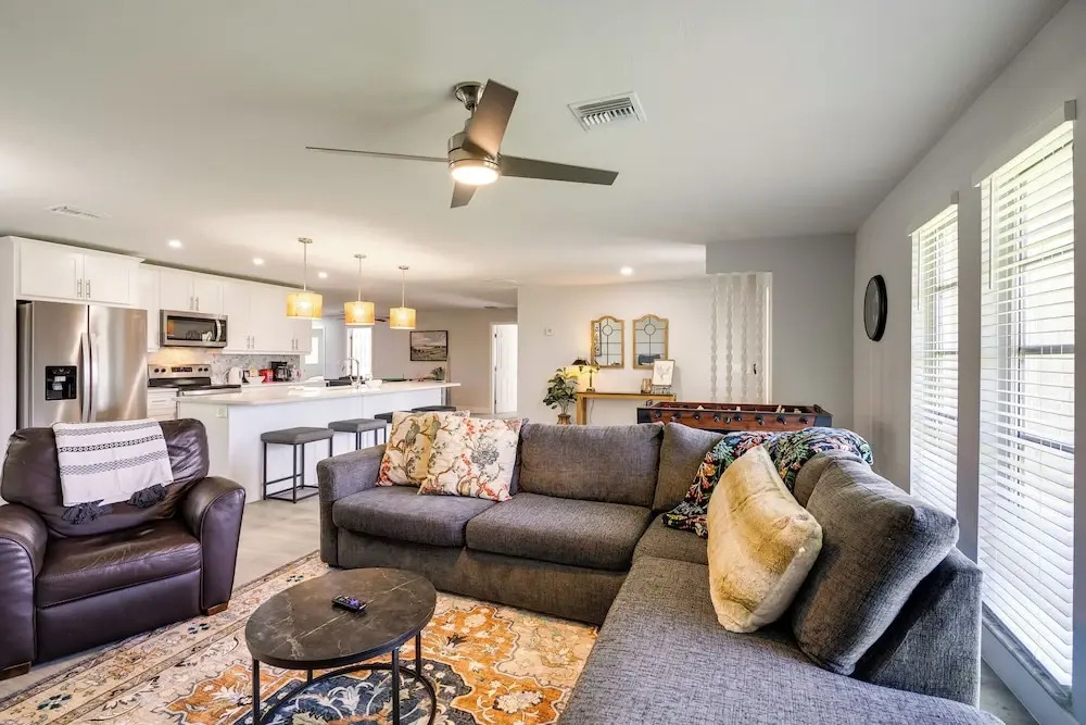 Game, Shop & Beach-hop: Family Home in Cape Coral