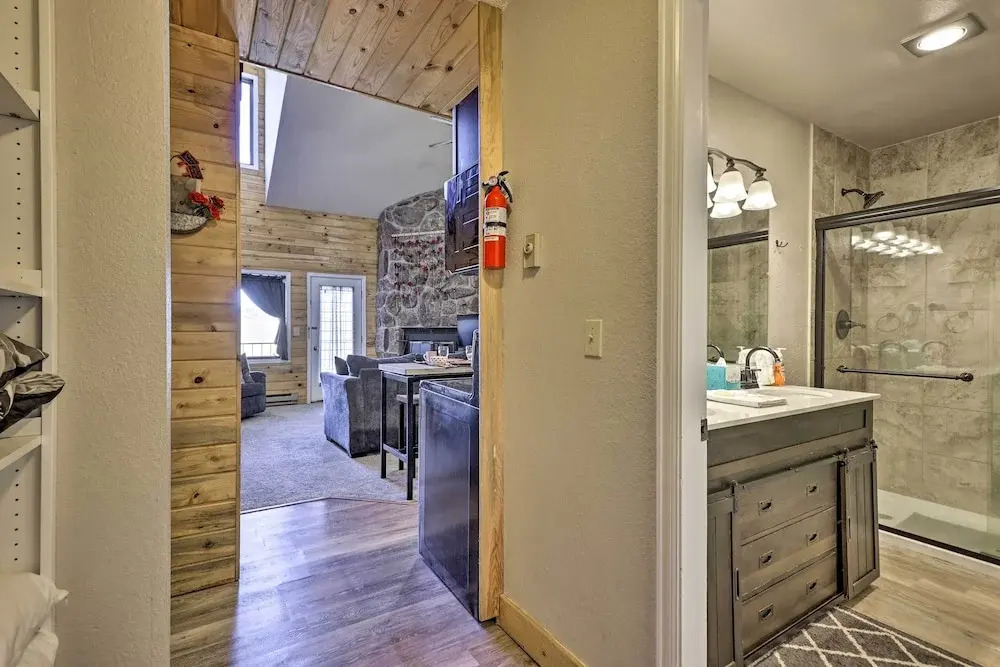 2 Mi to Skiing: Studio w/ Pool Access in Granby!