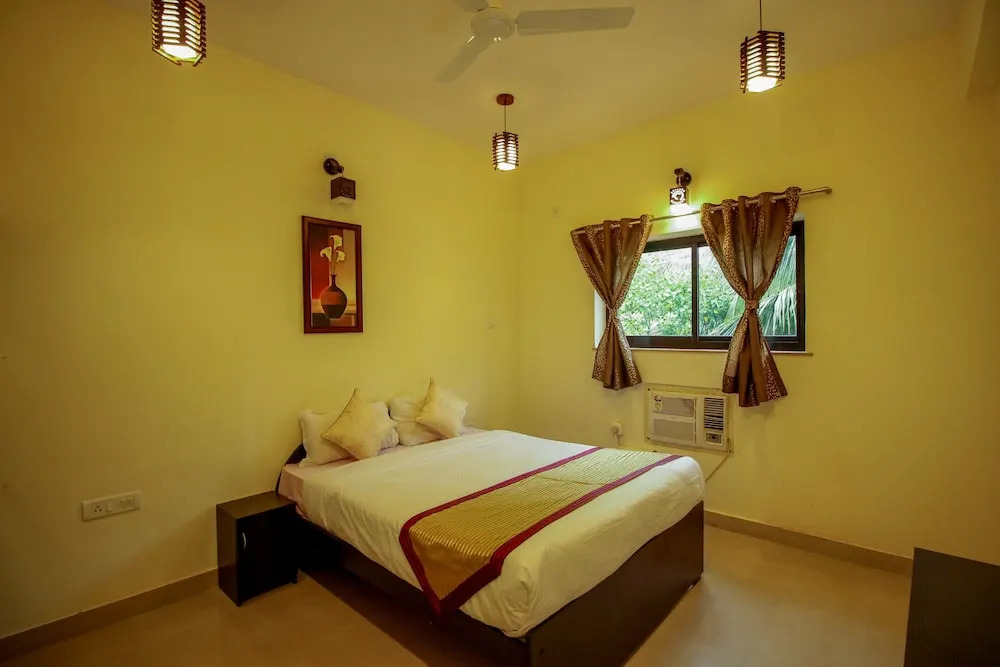 OYO 9887 Home 3BHK Near Club Cubana