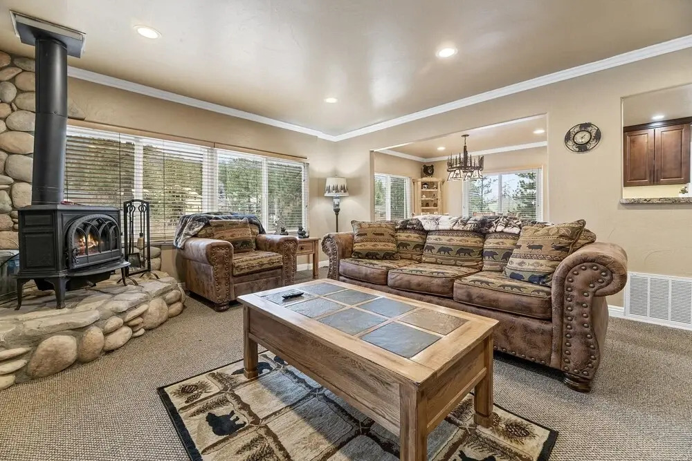 31 - Serenity Pines 4 Bedroom Home by Redawning