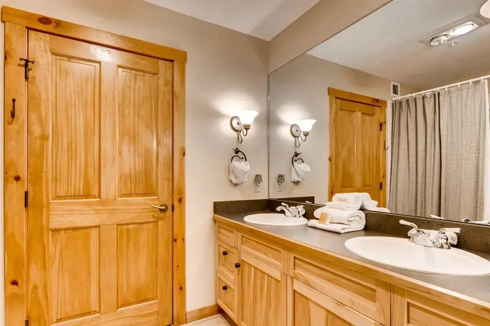 8500 Dakota Lodge