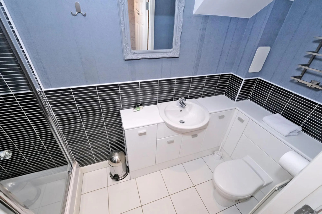 Bright Family Townhouse With Stunning Views Over Royal Deeside