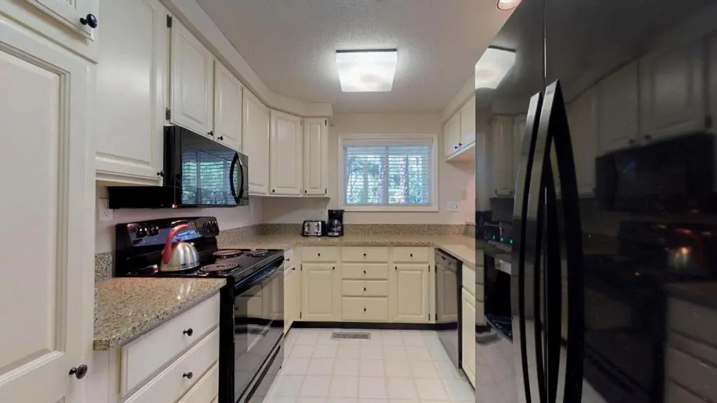 7655 Huntington Villas