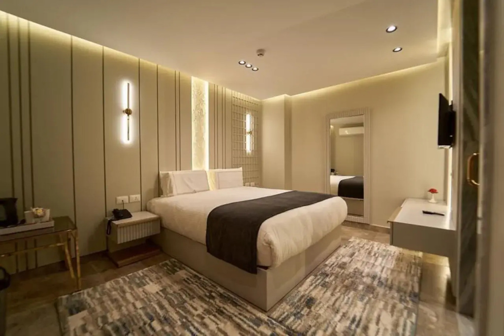 Pyramids Charm Hotel