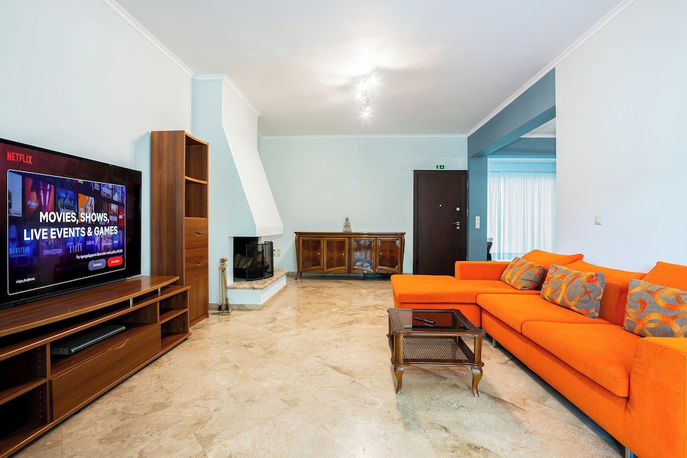 Spacious 144sqm flat near Mount Ymittos
