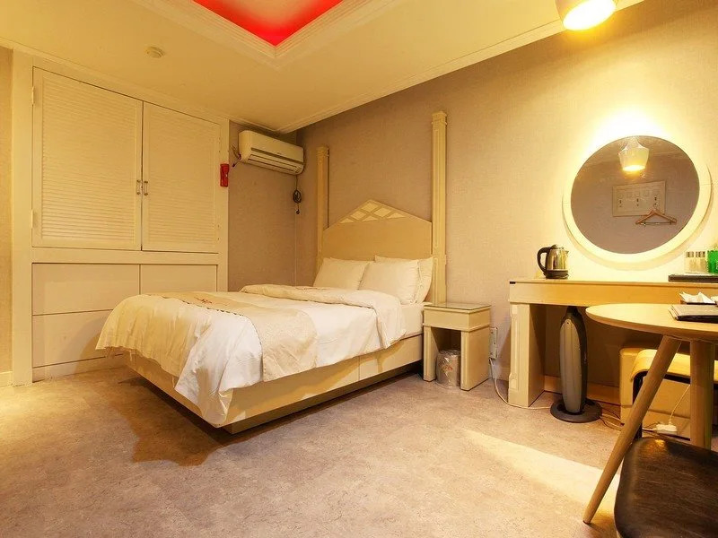 Donkey Hotel