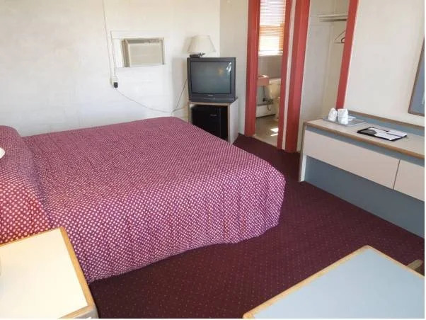 Taffy Motel