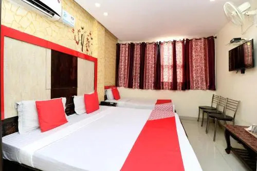 OYO 28225 Hotel Lions Den