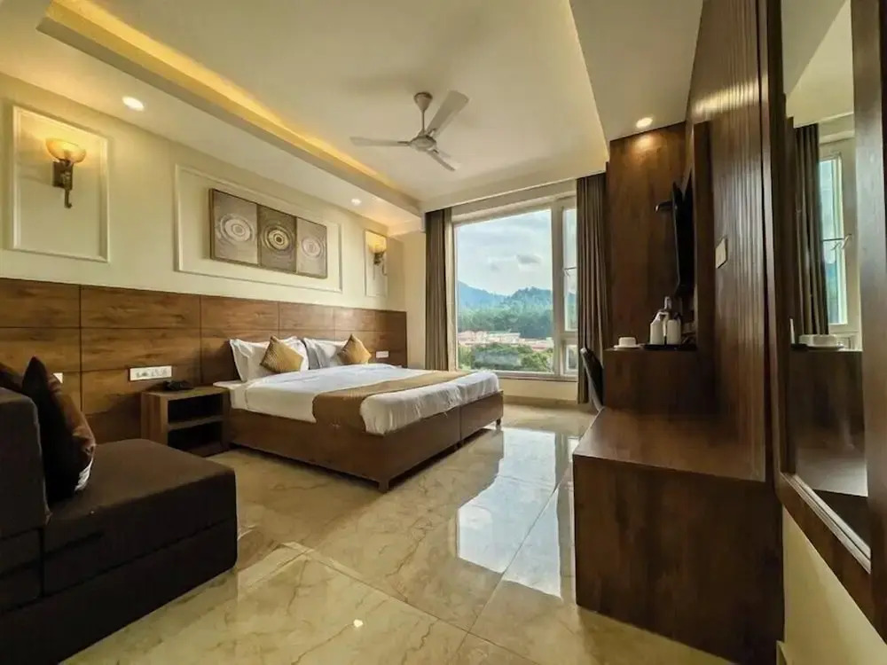 Hotel Nirvana Bliss, Behind Parmarth Niketan