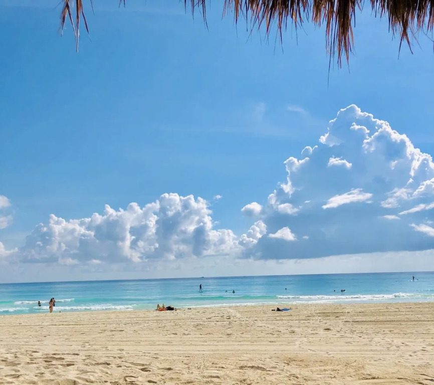Beach Paradise with wifi/AC Close to Everything