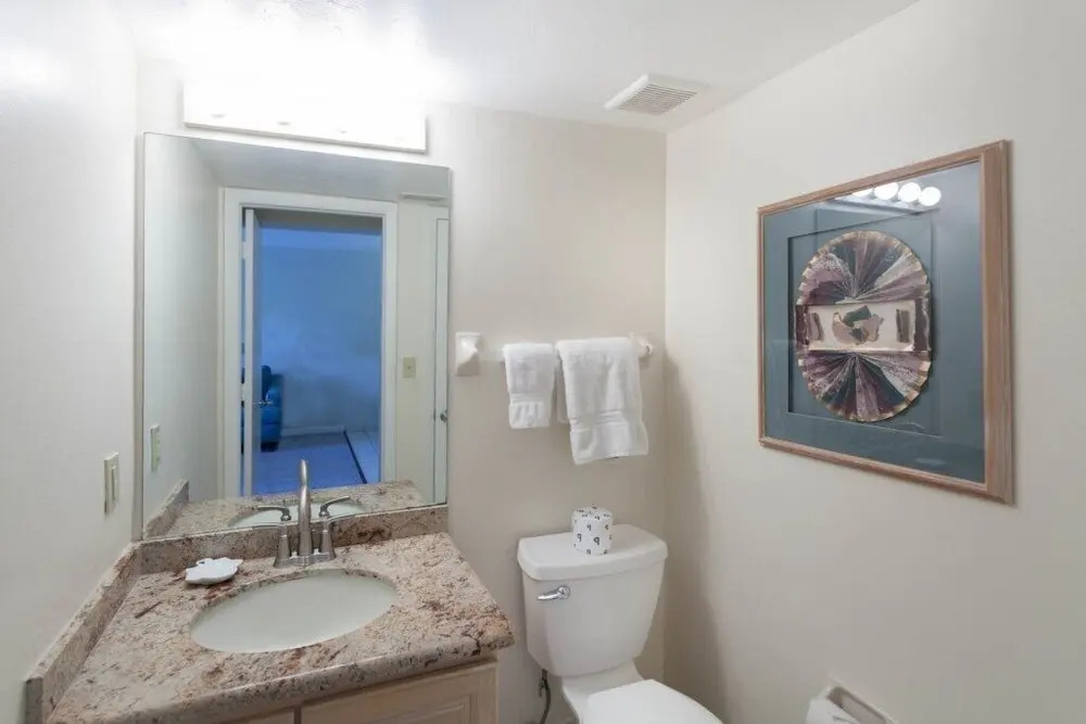Romantic Condo Across From Beach! 1 Bedroom Condo by Redawning