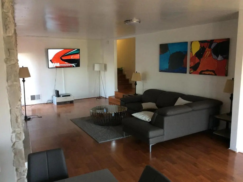 4 bedroom and 3 bath home close to universal studio and Hollywood
