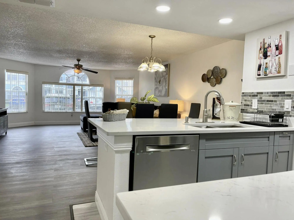 Grand Family 3BD Condo Apartment Near Disney Parks 10